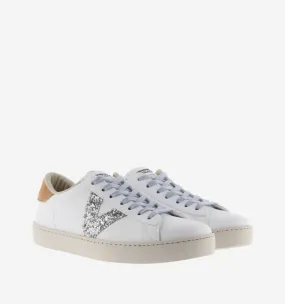 White leather sneaker with silver glitter V and teja heel