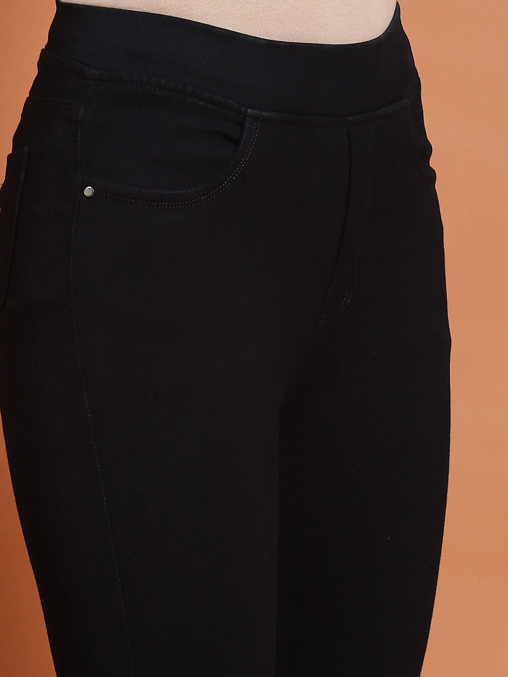 Women Black Solid Narrow Jegging